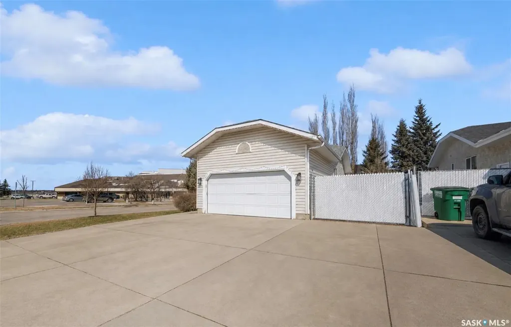 203 Konihowski Road Saskatoon SK S7S 1B2