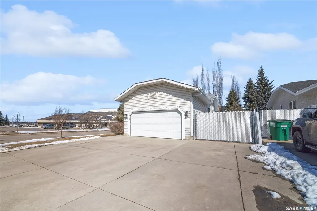 203 Konihowski Road Saskatoon SK S7S 1B2