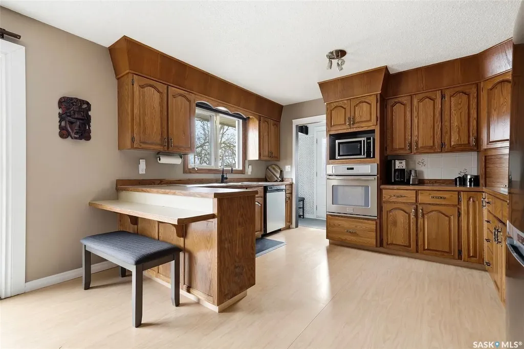 504 11th Street NE Weyburn SK S4H 1J9