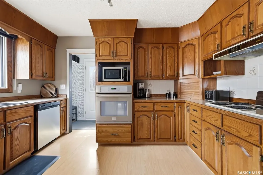 504 11th Street NE Weyburn SK S4H 1J9