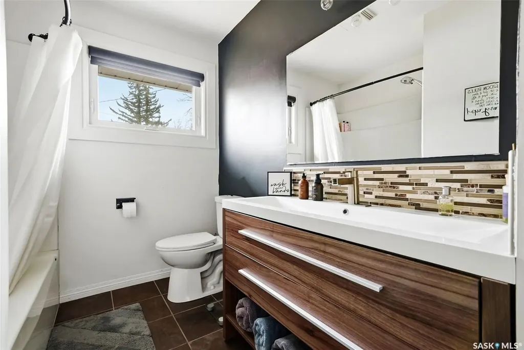 504 11th Street NE Weyburn SK S4H 1J9
