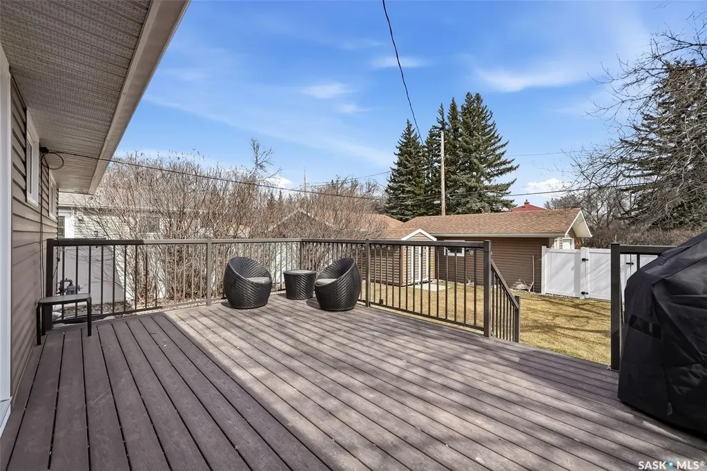 504 11th Street NE Weyburn SK S4H 1J9