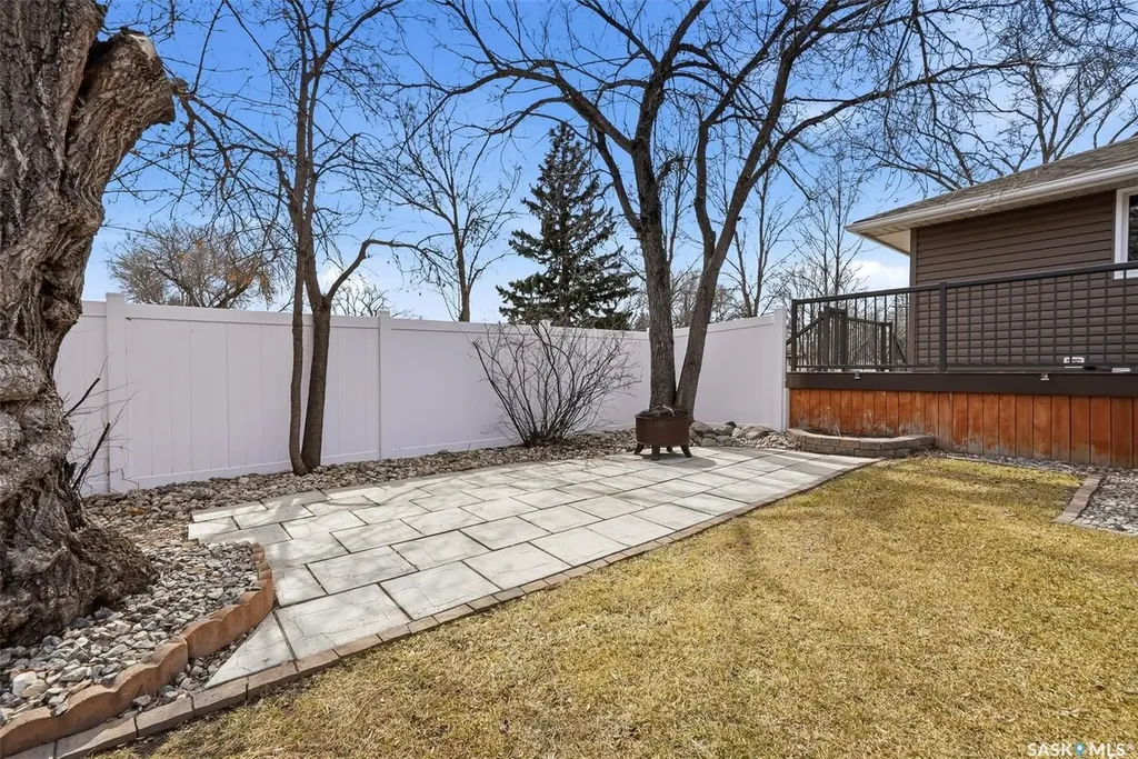 504 11th Street NE Weyburn SK S4H 1J9