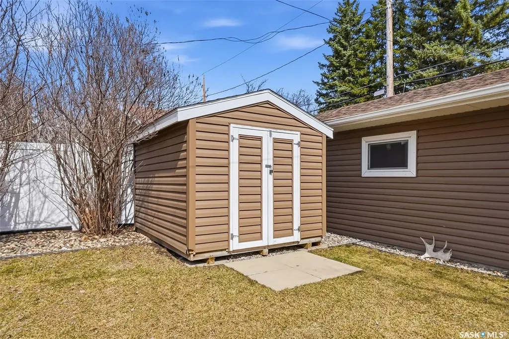 504 11th Street NE Weyburn SK S4H 1J9