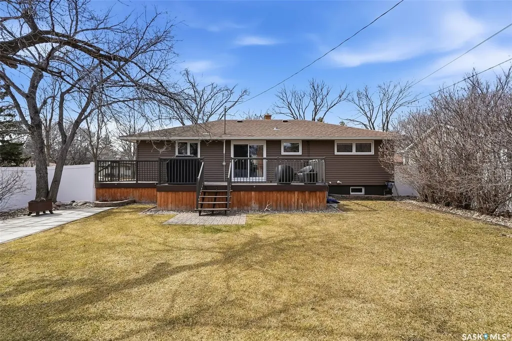 504 11th Street NE Weyburn SK S4H 1J9