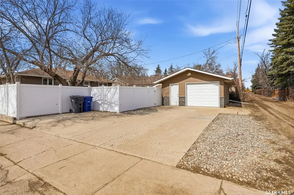 504 11th Street NE Weyburn SK S4H 1J9