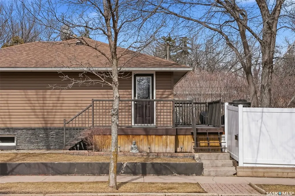 504 11th Street NE Weyburn SK S4H 1J9