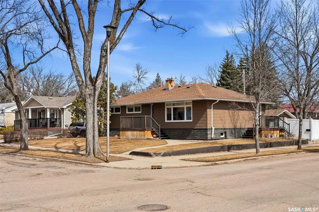 504 11th Street NE Weyburn SK S4H 1J9