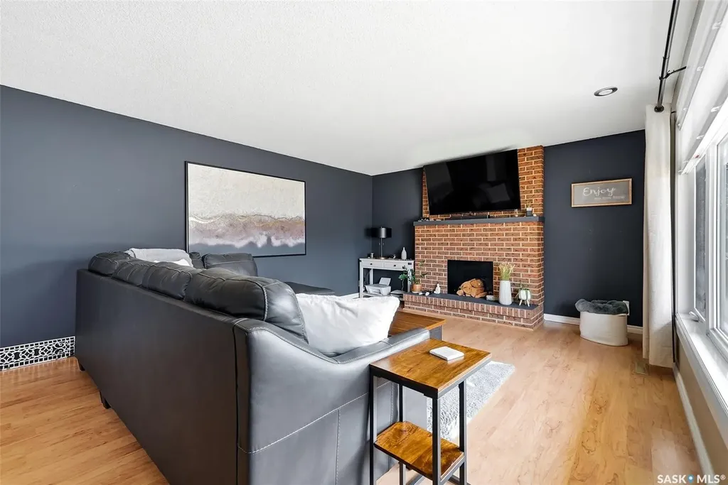 504 11th Street NE Weyburn SK S4H 1J9