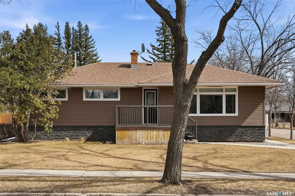 504 11th Street NE Weyburn SK S4H 1J9