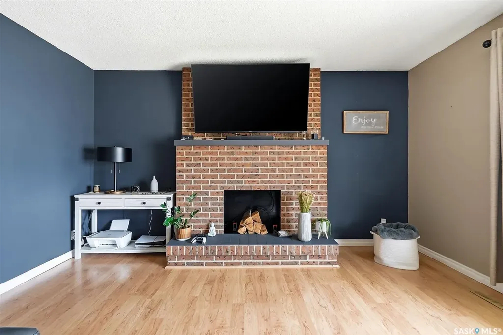 504 11th Street NE Weyburn SK S4H 1J9
