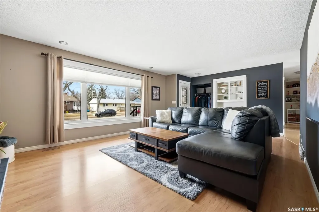 504 11th Street NE Weyburn SK S4H 1J9