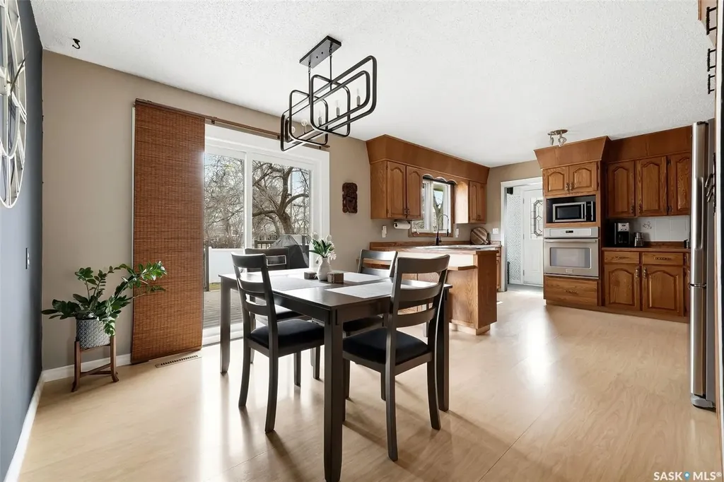 504 11th Street NE Weyburn SK S4H 1J9