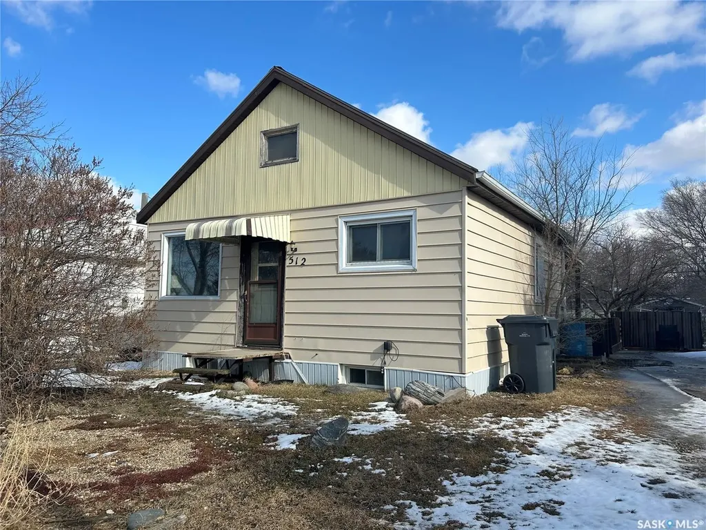 512 Railway Avenue Lampman SK S0C 1N0