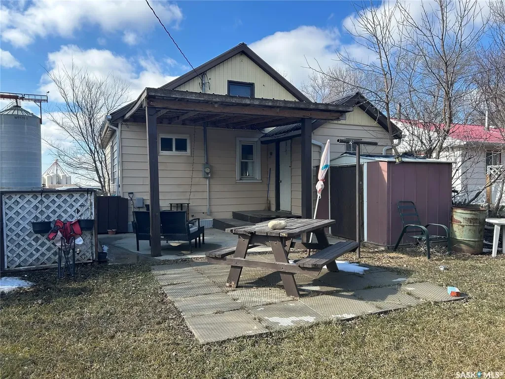 512 Railway Avenue Lampman SK S0C 1N0