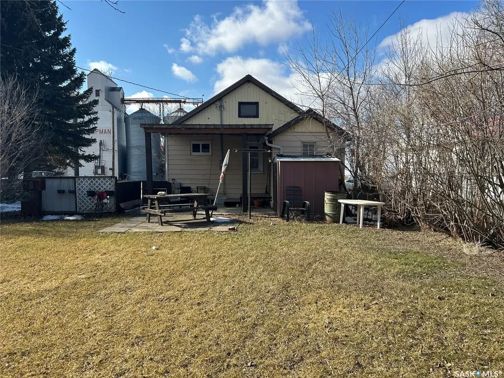 512 Railway Avenue Lampman SK S0C 1N0