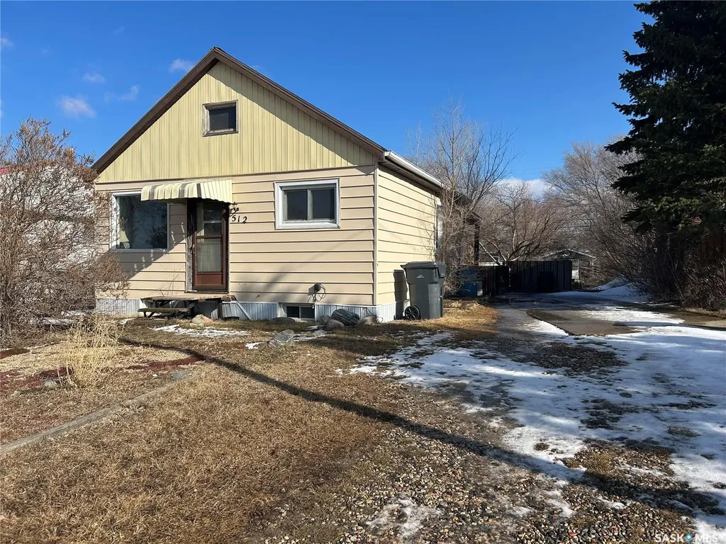 512 Railway Avenue Lampman SK S0C 1N0