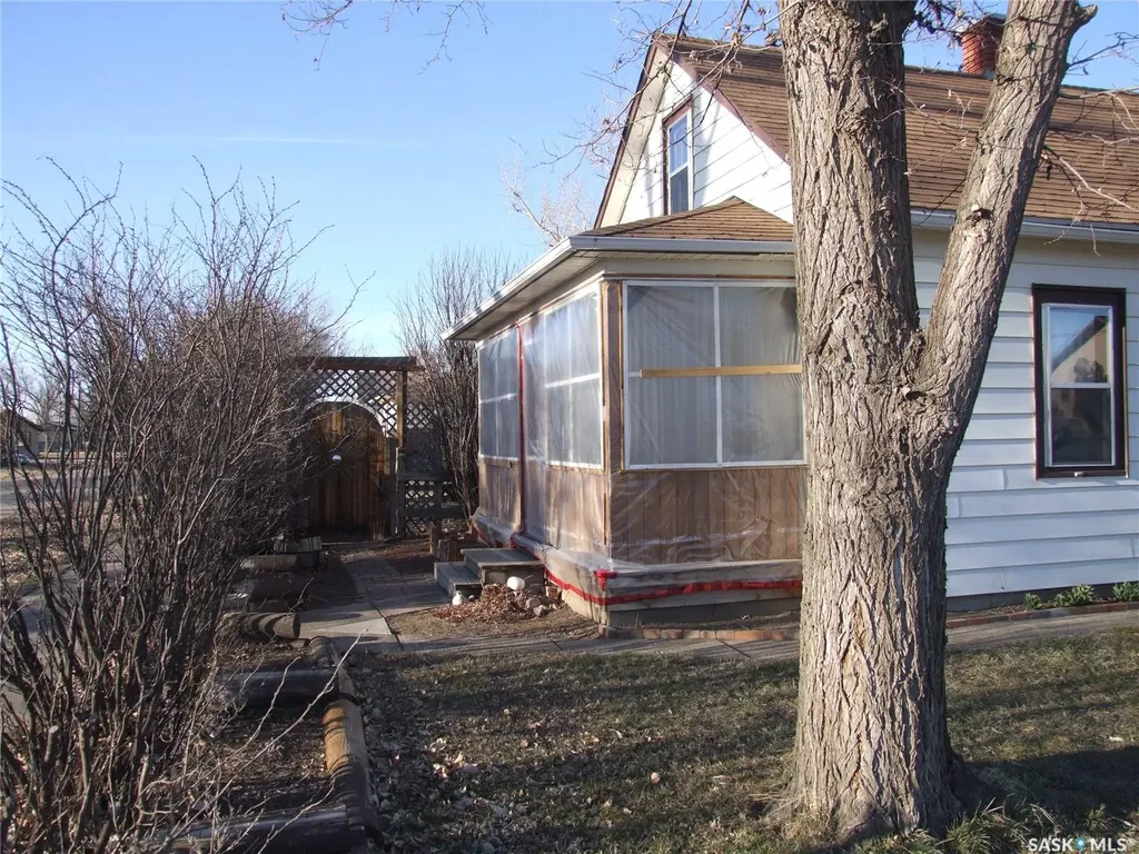 641 Maharg Avenue Burstall SK S0N 0H0
