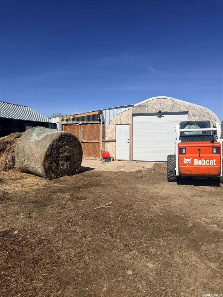 Mezzo Acreage Grid Road Tompkins SK S0N 2S0