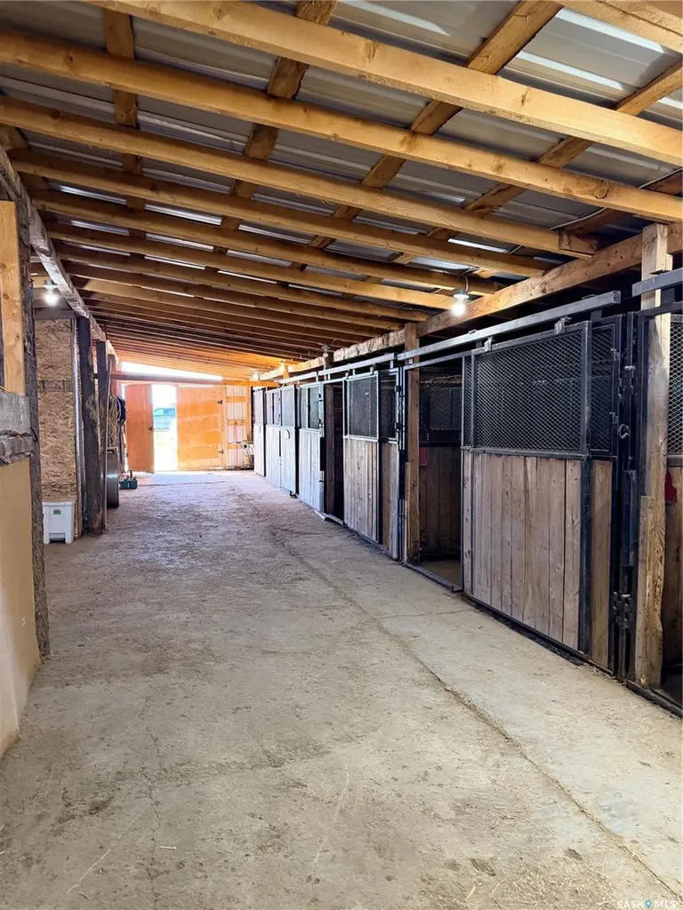 Mezzo Acreage Grid Road Tompkins SK S0N 2S0