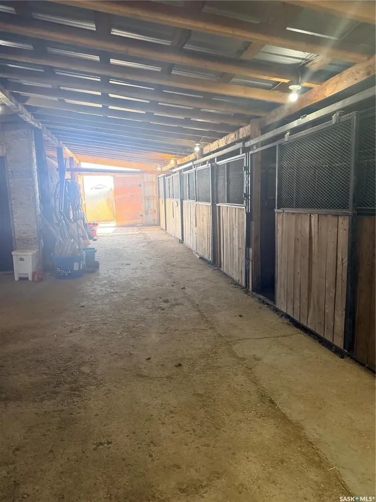 Mezzo Acreage Grid Road Tompkins SK S0N 2S0