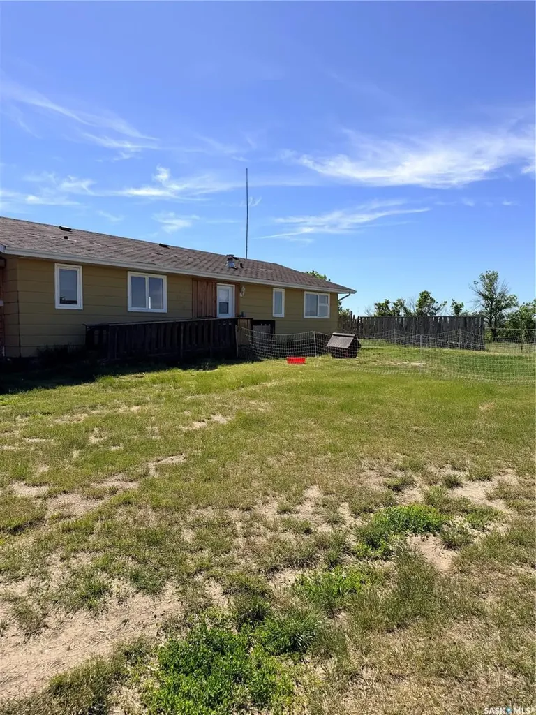 Mezzo Acreage Grid Road Tompkins SK S0N 2S0