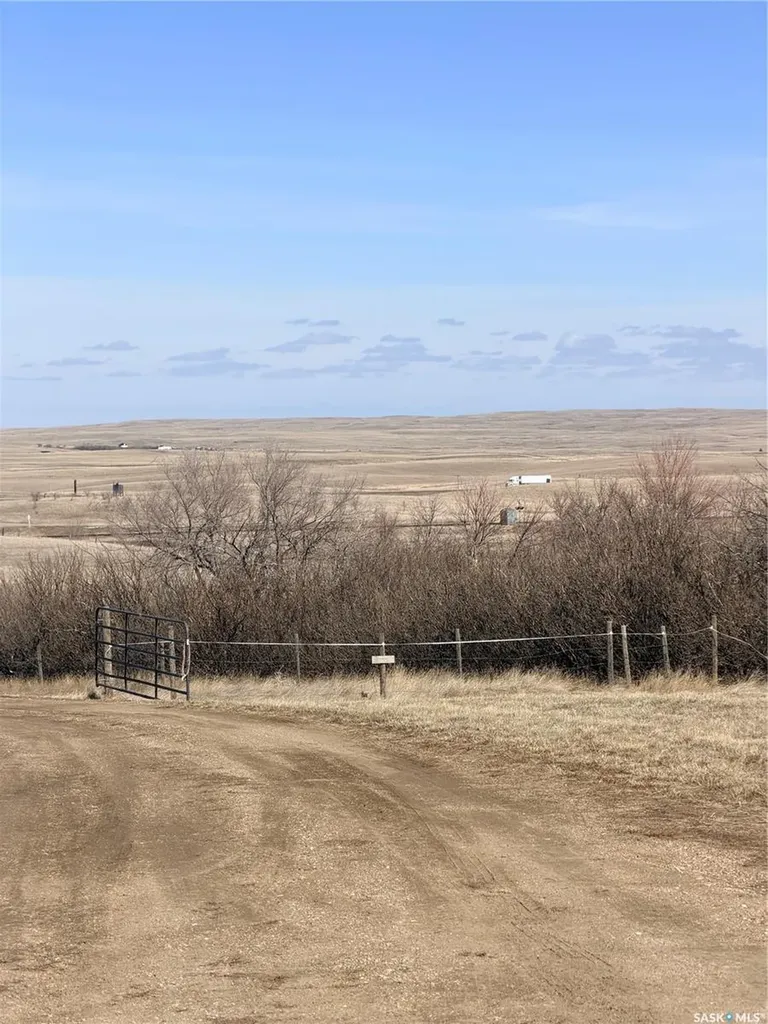 Mezzo Acreage Grid Road Tompkins SK S0N 2S0