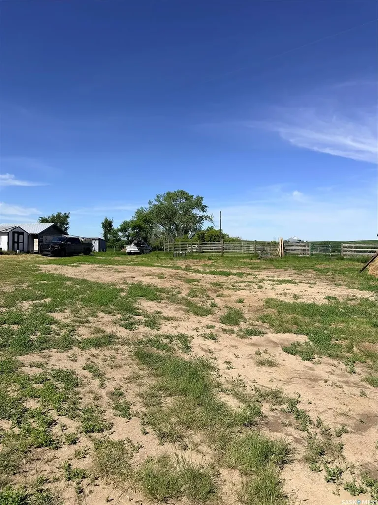 Mezzo Acreage Grid Road Tompkins SK S0N 2S0
