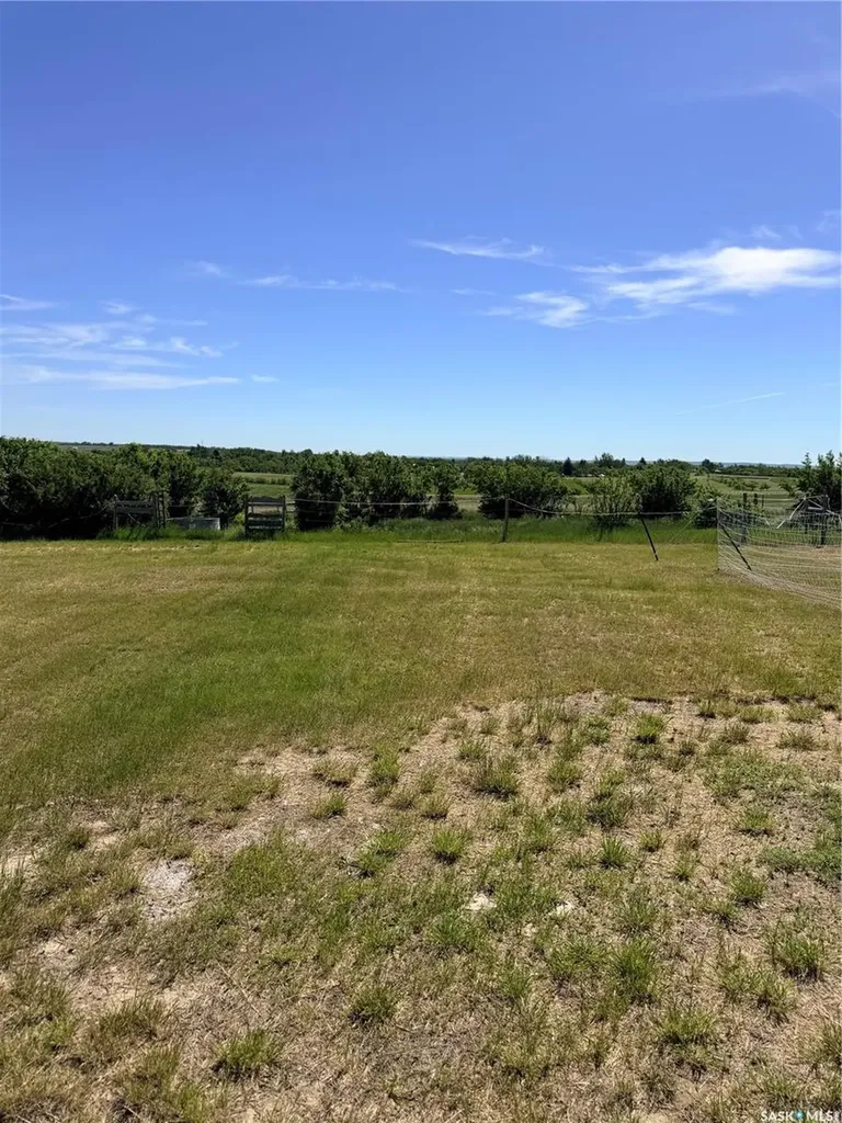Mezzo Acreage Grid Road Tompkins SK S0N 2S0