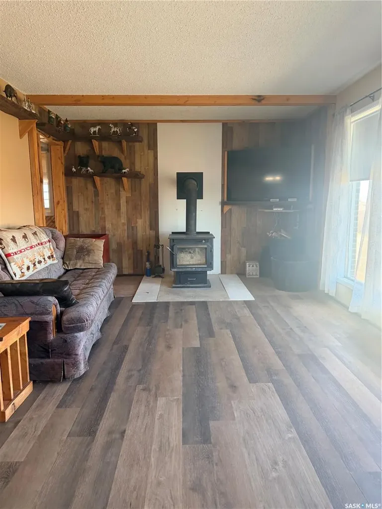 Mezzo Acreage Grid Road Tompkins SK S0N 2S0