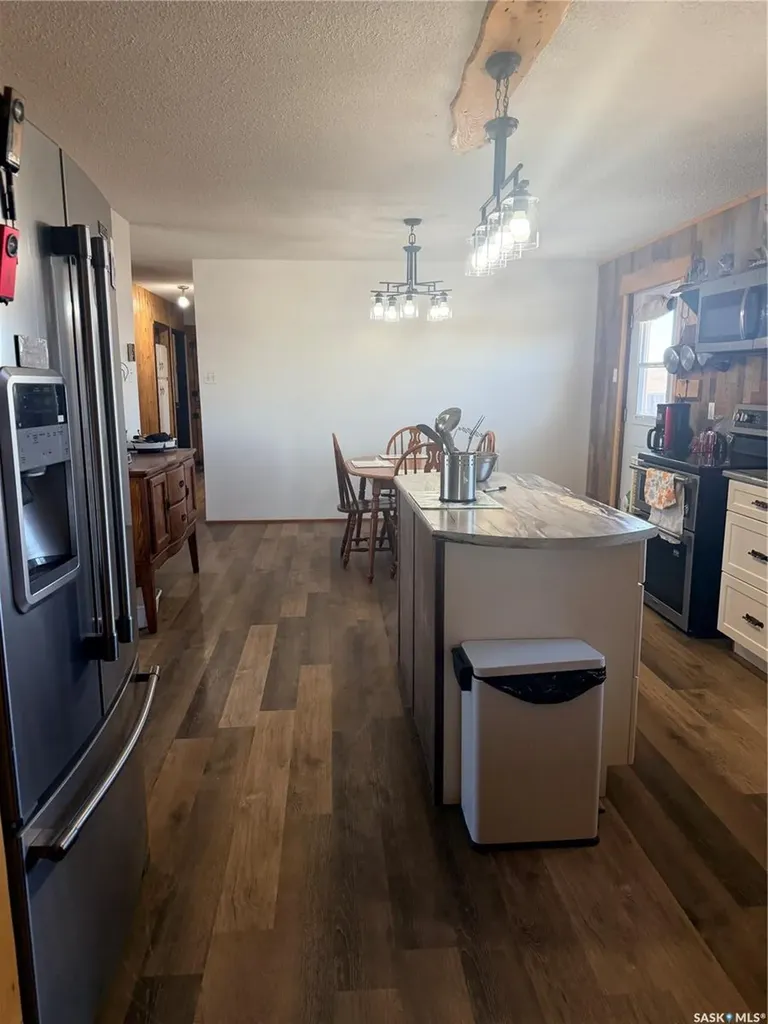 Mezzo Acreage Grid Road Tompkins SK S0N 2S0
