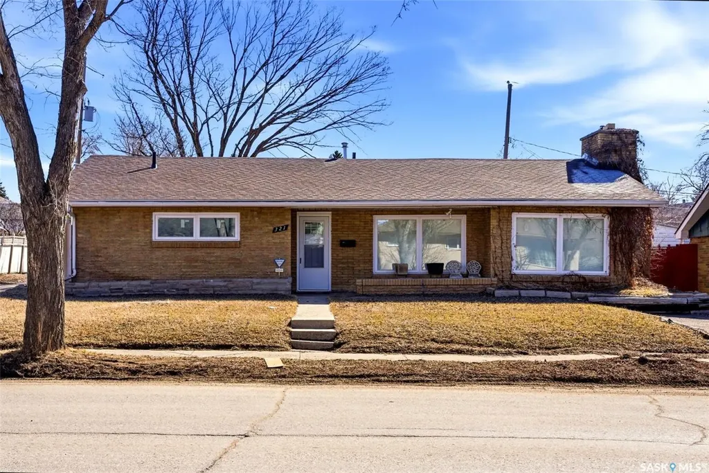 321 Elphinstone Street Regina SK S4R 3W7