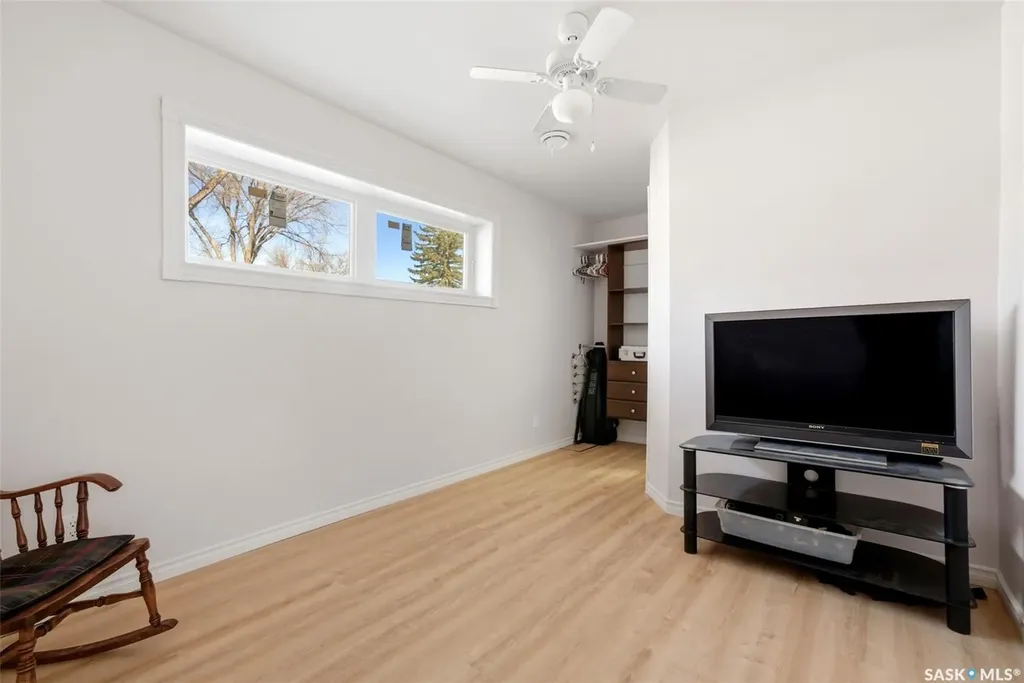 321 Elphinstone Street Regina SK S4R 3W7