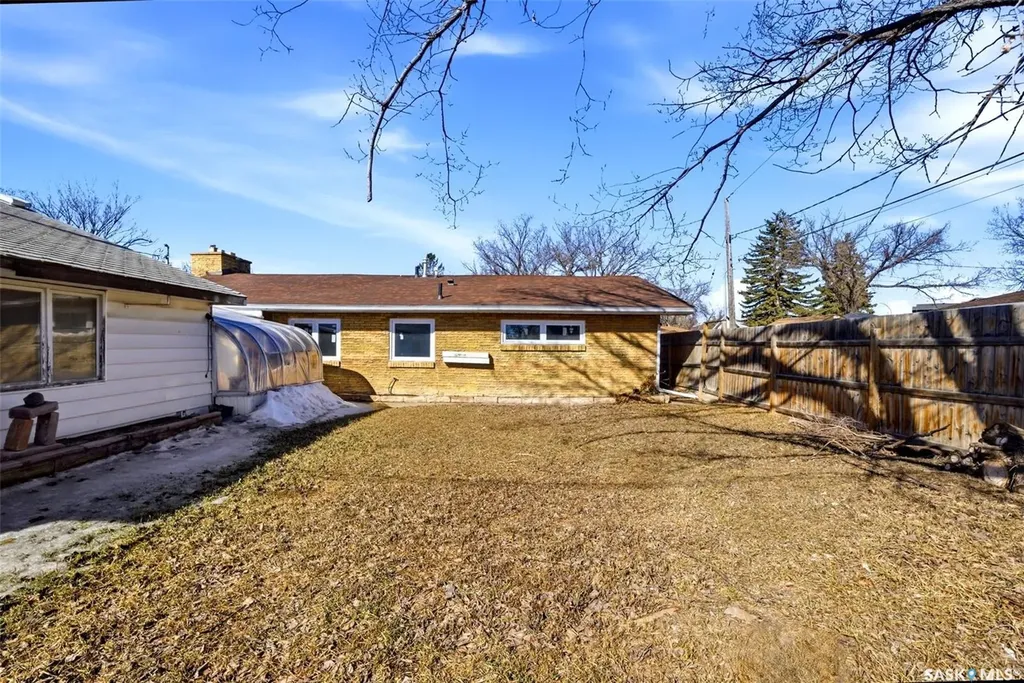 321 Elphinstone Street Regina SK S4R 3W7