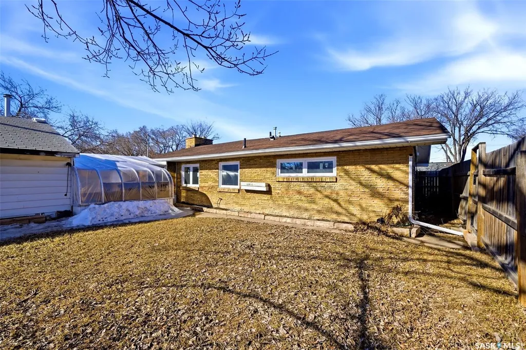321 Elphinstone Street Regina SK S4R 3W7