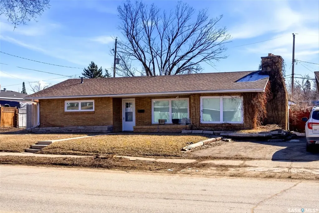 321 Elphinstone Street Regina SK S4R 3W7