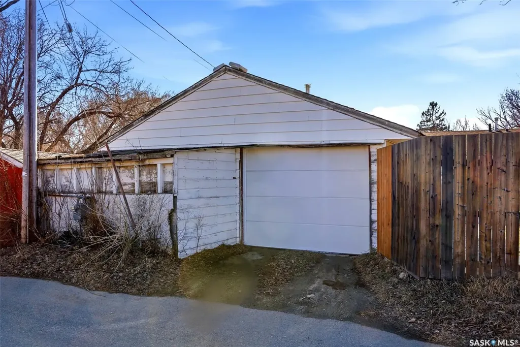 321 Elphinstone Street Regina SK S4R 3W7