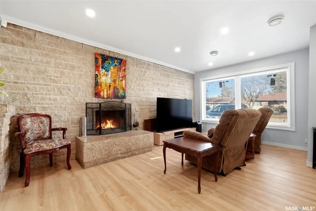 321 Elphinstone Street Regina SK S4R 3W7