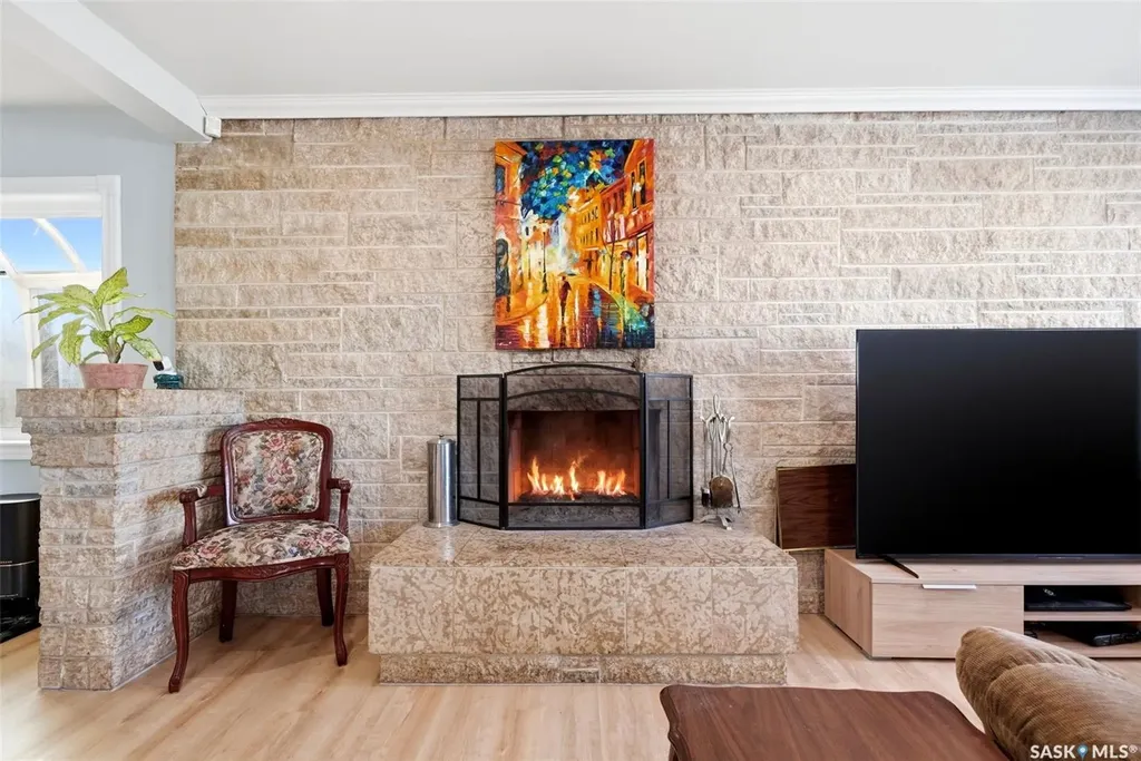 321 Elphinstone Street Regina SK S4R 3W7