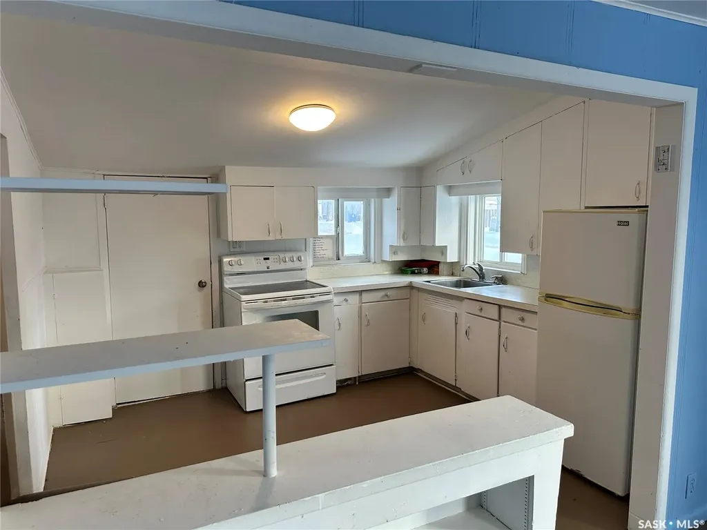 1502 F Avenue N Saskatoon SK S7L 1X9