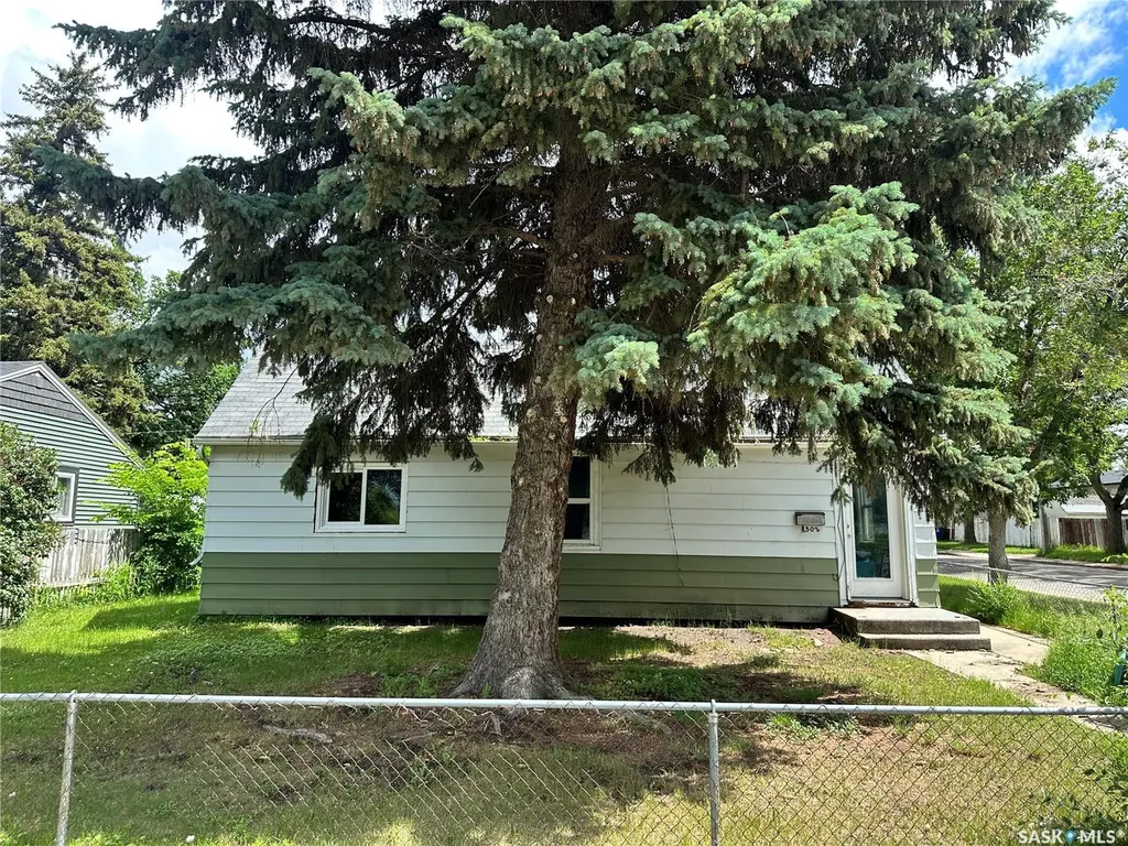 1502 F Avenue N Saskatoon SK S7L 1X9