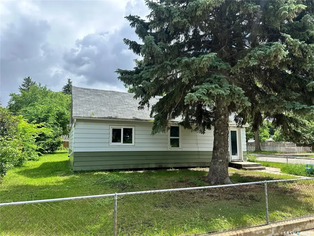 1502 F Avenue N Saskatoon SK S7L 1X9