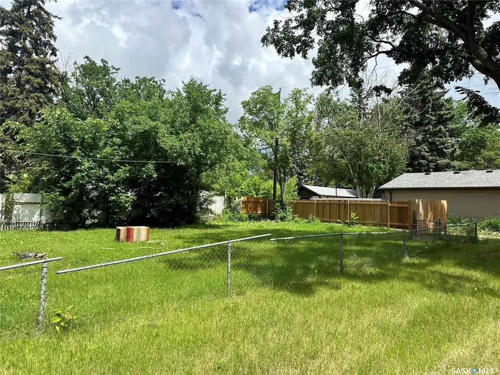 1502 F Avenue N Saskatoon SK S7L 1X9