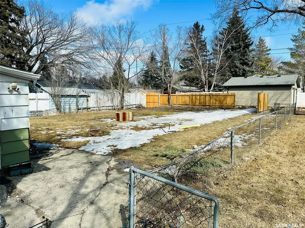1502 F Avenue N Saskatoon SK S7L 1X9