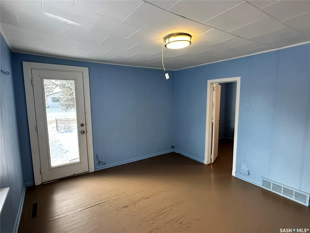1502 F Avenue N Saskatoon SK S7L 1X9