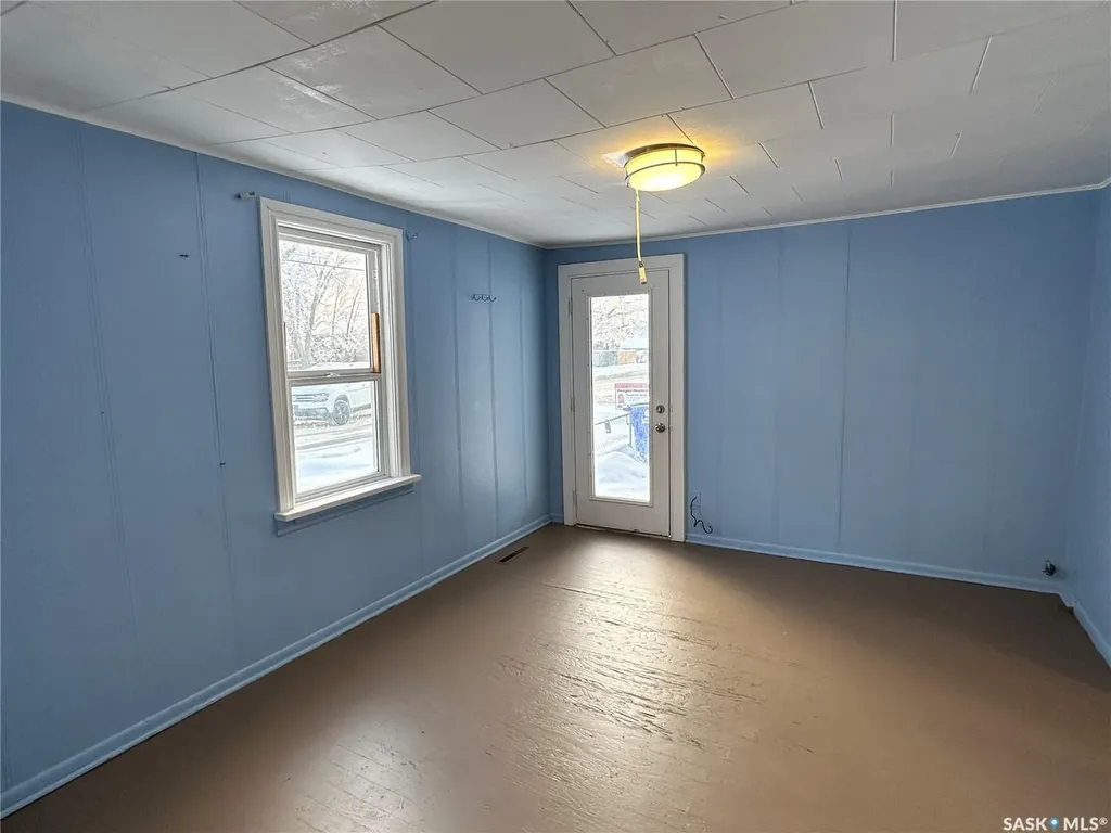 1502 F Avenue N Saskatoon SK S7L 1X9