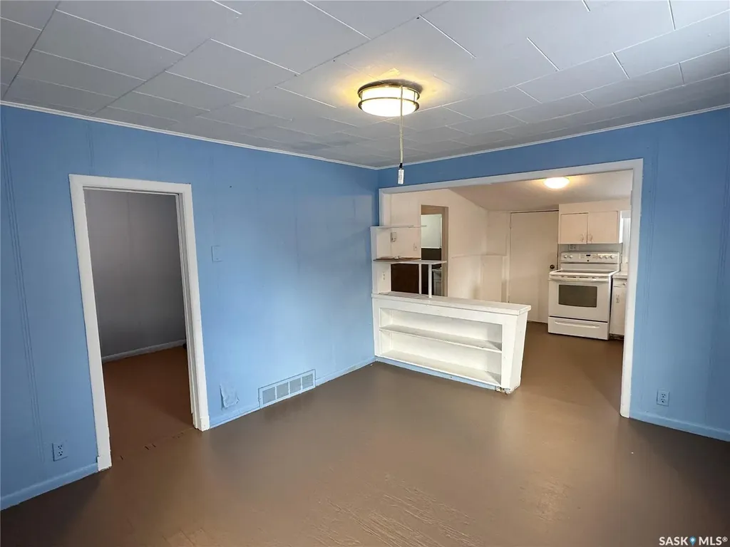 1502 F Avenue N Saskatoon SK S7L 1X9