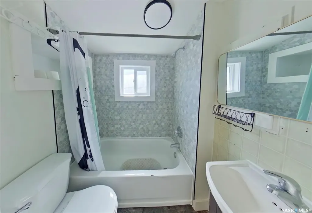 651 Queen Street Regina SK S4T 4A2