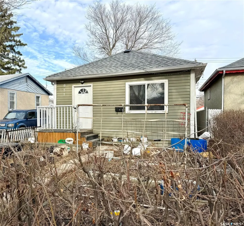 651 Queen Street Regina SK S4T 4A2