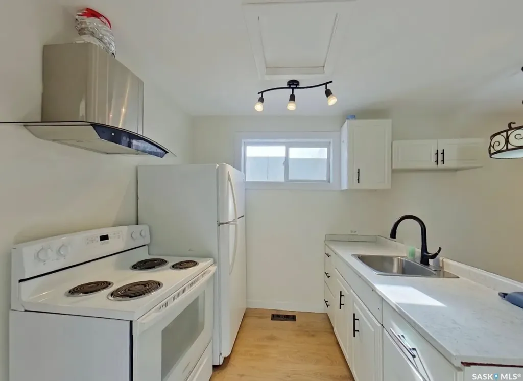 651 Queen Street Regina SK S4T 4A2